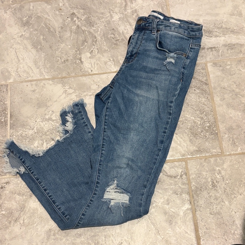 A beautiful soul Distressed Blue Women's crop Jeans